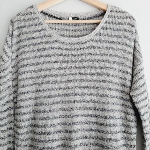 VOLCOM Striped High Low Hem Knit Sweater Oversized Gray Sz S - Picture 2 of 8
